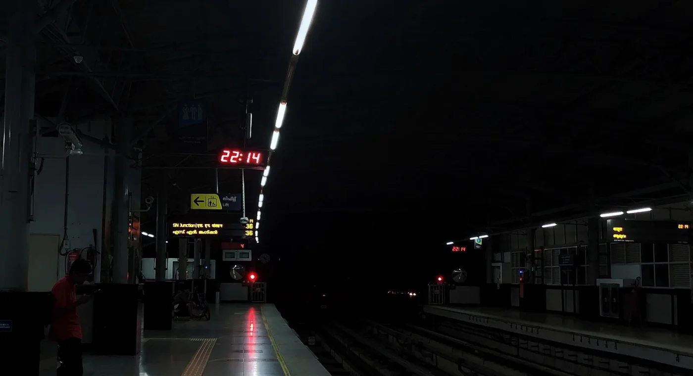 Dark Indian metro platform for horror stories to read online